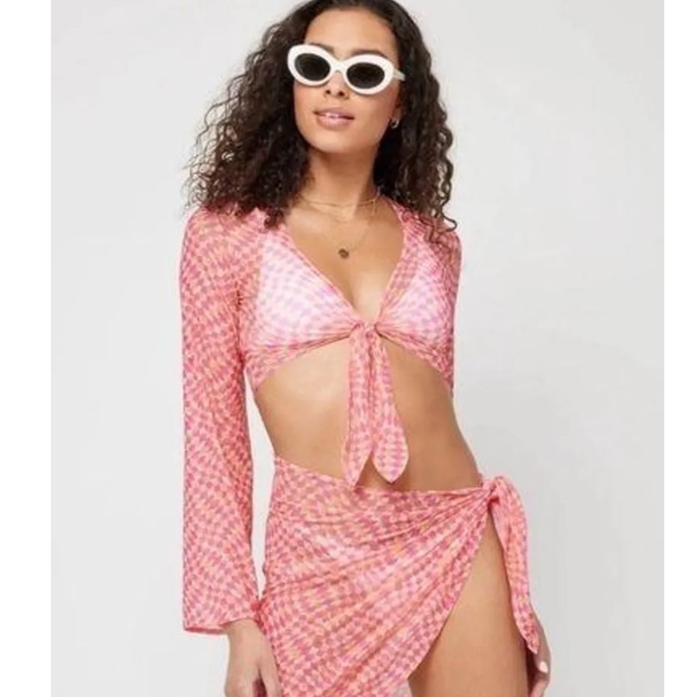 L*space Bandera Cover-Up Top‎ in Heat Wave, Long Bell Sleeve, Tie Knot in Front - Picture 3 of 7